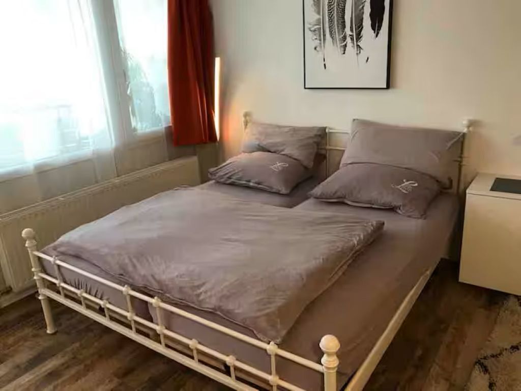 1 bedroom, travel cot, free WiFi, bed sheets