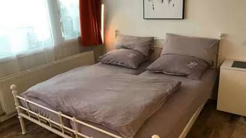 1 bedroom, travel cot, free WiFi, bed sheets