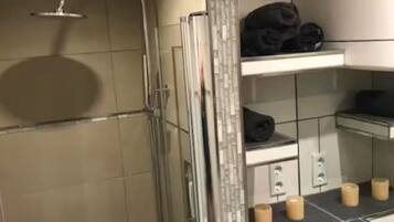 Dusch, hÄrtork, handdukar och tvÄl