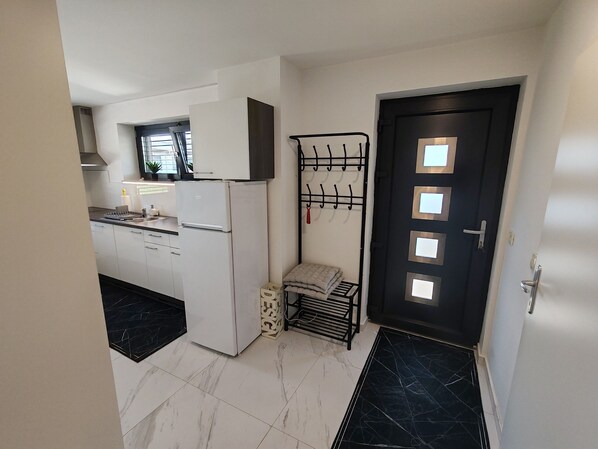 Geladeira, micro-ondas, fogão, cooktop