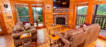 HtdPool, Arcades, Jacuzzi, ClosetoAction, Kingbeds Sleeps up to 14 guests