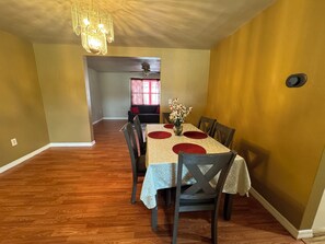 Dining - 
Cozy Gulf Coast Getaway 3 BR 2 BA house in charming Port Richey with WiFi, AC. (Port Richey)