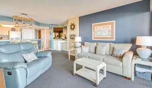 Living area - Stunning, True Oceanfront 3-bedroom condo in Myrtle Beach, WiFi and fitness room (Myrtle Beach)