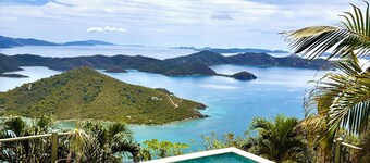 Panoramic Ocean Views, Heated Pool, Off Grid, Lunazul Villa