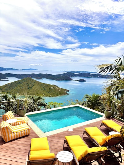 Panoramic Ocean Views, Heated Pool, Off Grid, Lunazul Villa