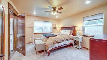 2 bedrooms, desk, travel cot, Internet