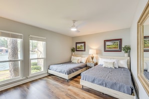 2 bedrooms, desk, iron/ironing board, WiFi - Pinehurst Lake Condo: Water View & Community Perks (Pinehurst)