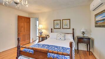 2 bedrooms, iron/ironing board, internet, bed sheets
