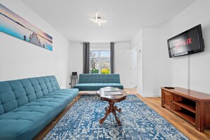 Living area - Near the city centre/ Long term stays/ Contractors/ Workers/ Holiday home. (Old Trafford)