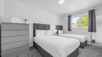 3 bedrooms, iron/ironing board, WiFi, bed sheets