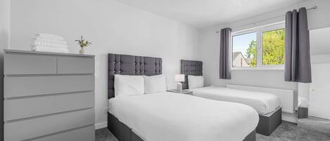 3 chambres, fer et planche Ă repasser, Wi-Fi, draps fournis