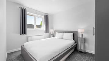 3 bedrooms, iron/ironing board, WiFi, bed sheets