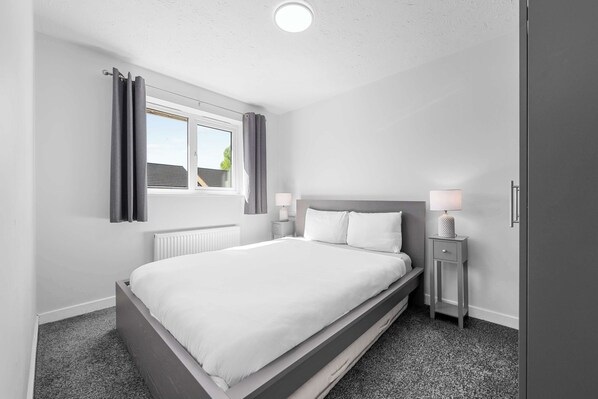 3 bedrooms, iron/ironing board, WiFi, bed sheets