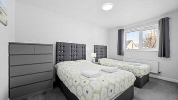 3 bedrooms, iron/ironing board, WiFi, bed sheets