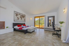 4 chambres, fer et planche à repasser, Wi-Fi gratuit, draps fournis