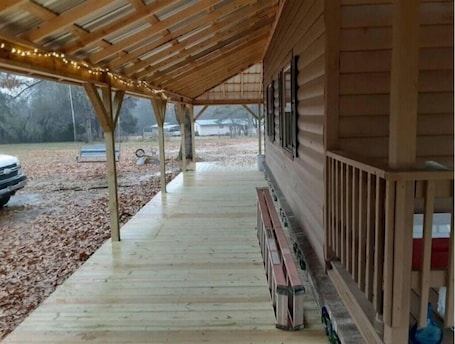 Property grounds. Wonderful cabin with WiFi and AC in marvelous Clarksville