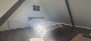 3 Schlafzimmer, Schreibtisch, Reisekinderbett, kostenloses WLAN