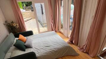 1 habitación, escritorio, wifi gratis y ropa de cama