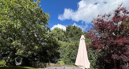 Private Cabin near Bath & Longleat with hot tub for relaxing getaway