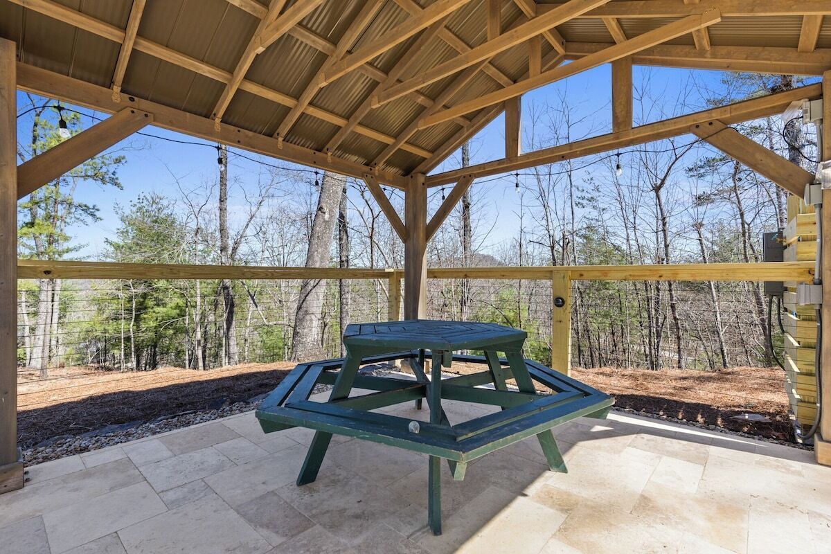 Sit down for a snack while relaxing by the pool