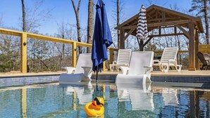 Outdoor pool, a heated pool - Private Pool Cabin Sleeps 16 - Perfect for family getaways.  Pet Friendly (Morganton)