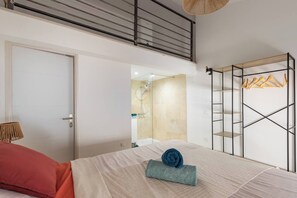 3 bedrooms, iron/ironing board, free WiFi, bed sheets - Entre Cité & Bastide - 2 to 6 people - Air conditioning - Terrace- (Carcassonne)