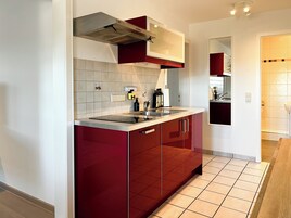 Panoramic-Apartment, Seeblick | Eigene Küche | Toaster, Hochstuhl, Reinigungsartikel, Küchenrolle