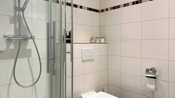Panoramic Apartment, Lake View | Bathroom