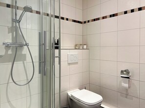 Panoramic Apartment, Lake View | Bathroom - Villa Hubertus - Panorama Apartment (Feldberg)