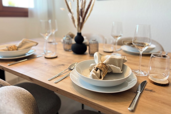 Panoramic Apartment, Lake View | In-room dining