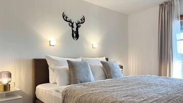 Panoramic Apartment, Lake View | 1 bedroom, hypo-allergenic bedding, individually decorated