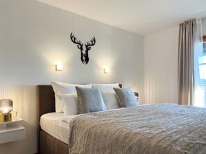 Panoramic Apartment, Lake View | 1 bedroom, hypo-allergenic bedding, individually decorated - Villa Hubertus - Panorama Apartment (Feldberg)