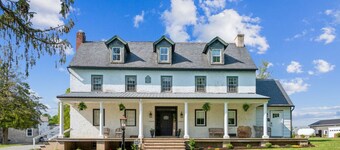 Cozy Corner: Relax on an Amish Equestrian Farm
