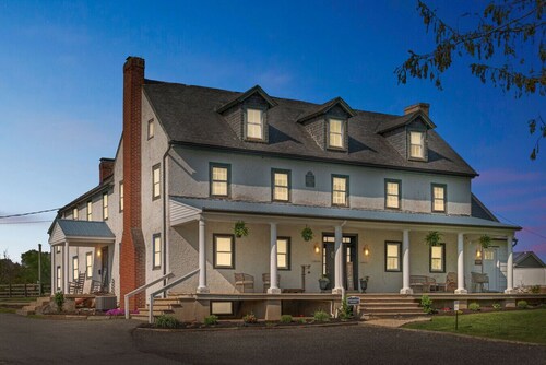 Hayloft:Countryside Suite at Cedar Equestrian Farm