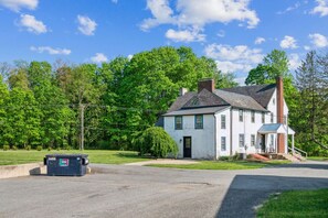 Exterior - The Charming Hayloft & Nest (Rising Sun)