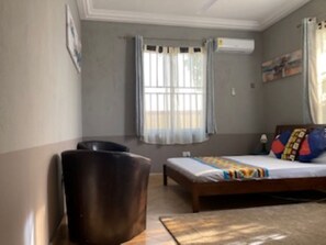 3 chambres, fer et planche à repasser, Wi-Fi, draps fournis
