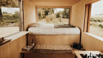 1 bedroom, bed sheets