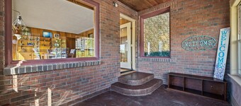 Spacious 5-bedroom house with WiFi, AC in charming Palisade