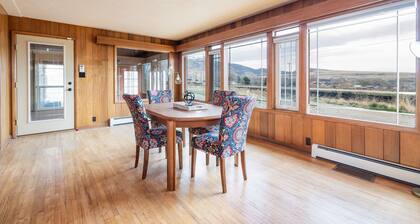 Spacious 5-bedroom house with WiFi, AC in charming Palisade