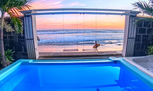 Romantic Beachfront Casita w/ Pool - AC - Sleeps 4