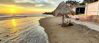 2 Beachfront casitas for 8 w Pool & AC, Wifi