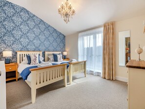 4 bedrooms, free WiFi, bed sheets