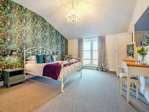 4 bedrooms, free WiFi, bed sheets