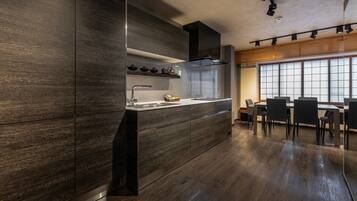 冰箱、微波炉、炉灶、电热水壶