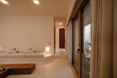 奢华别墅, 私人游泳池, 山景 | 起居区 | 电视