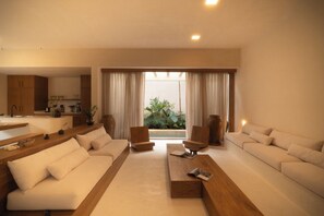 奢华别墅, 私人游泳池, 山景 | 起居区 | 电视