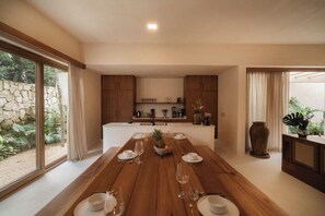 Luxury-Villa, eigener Pool, Hügelblick | Esszimmer