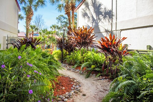 Comfort and Convenience! Near SeaWorld's Discovery Cove, Free Parking!