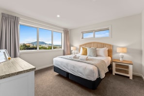 4 bedrooms, iron/ironing board, free WiFi