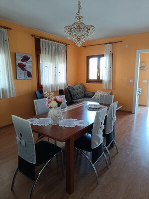 Dining - Villa Teresa (L´Ametlla de Mar)